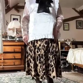 In boniche outfit with a long leopard skirt for a day