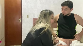 Chupei a pica do novinho na festa