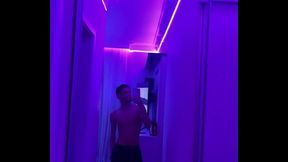 Foi quase 4 horas colocando fita led no quarto todo por&eacute_m eu acho que dessa vez n&atilde_o vai cair ??