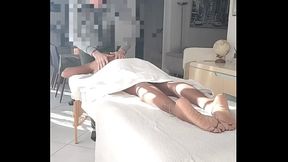 Prank , je me fais pi&eacute_ger par un FAN Qui finit par me baiser hard ...