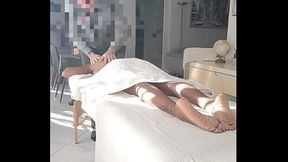 Prank , je me fais pi&eacute_ger par un FAN Qui finit par me baiser hard ...