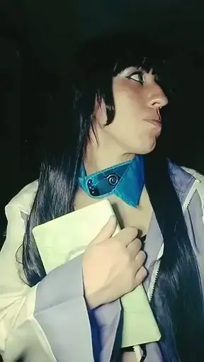 Disfruta de esta vídeo en el que Hinata se masturba, chupa su dildo y se folla con el mientras no puede parar de pensar en su Naruto-Kun....