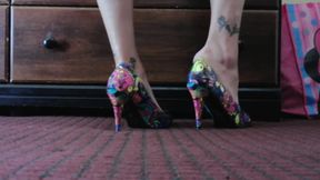High heel pump shoe play standing