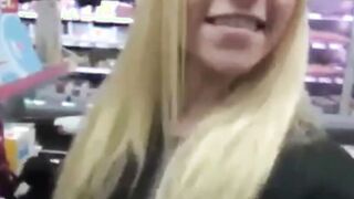 Blondine fickt im discounter und im auto