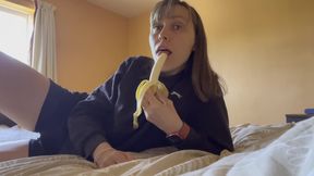 I love sucking on bananas