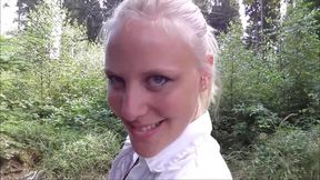 Anal Plug im prallen Leggings Arsch | Vom Spaziergänger vollgespritzt (Lara Cumkitten)