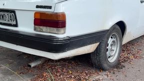 Ambar shows us the Chevette's ignition and acceleration with a rear view.