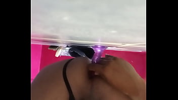 Soy virgen y me inserto mi primer plug
