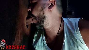 MAMANDO GOSTOSO NAS CABINES DO AROUCHE! Completo no XVIDEOS RED
