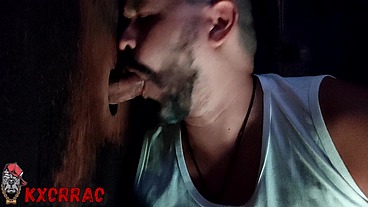 MAMANDO GOSTOSO NAS CABINES DO AROUCHE! Completo no XVIDEOS RED