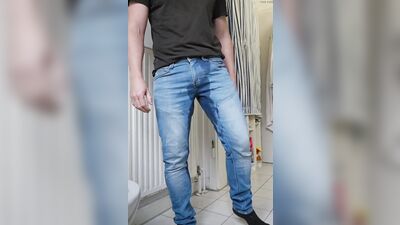 Piss in my jeans and t-shirt and finaly see my cum GerMANpiss