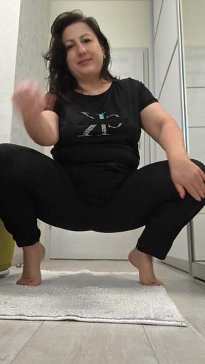 Black jeans, a T-shirt, and bare feet... But most importantly—my growing bb bump 😏