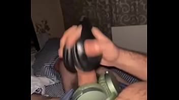 Headphones cumshot 2