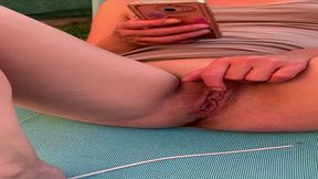 doucement dans le jardinpetite caresse pour les voisins