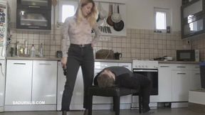 Miss Amy Douxxx makes herself happy on the slave's face Jeans A mp4