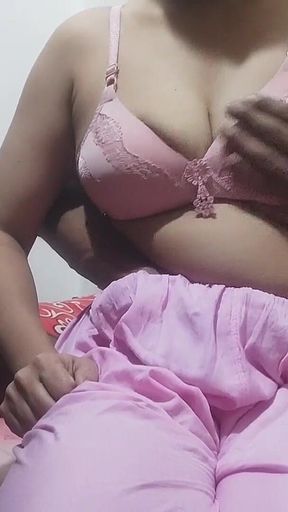 Desi Amateur Housewife Boobs and Pussy Rub