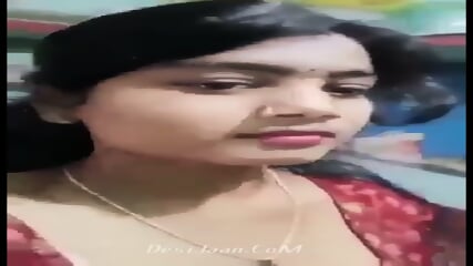 Beautifull newly weds bhabhi showing boobs to her old lover mms viral.