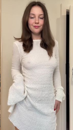 OnlyFans teen shows off her juicy pussy
