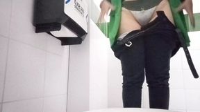 I put a camera to record my boss in the bathroom pissing