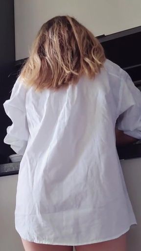 hot blonde kitchen   Clip 1