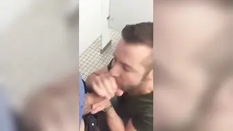 Muscular amateur hunk gives blowjob in public restroom