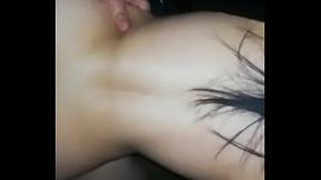 Le encanta q la amarre del cuello