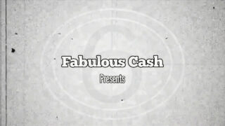 Mannen knuller rumpe brunette Melody Jordan og gir orgasme