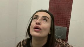 Big seat in public toilet wmv