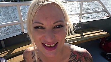 AMSTERDAM PUBLIC-FICK IN DEN GRACHTEN