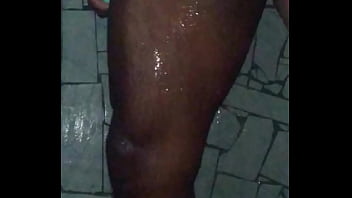 Punheta no banho