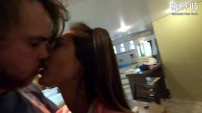 namorada bonita faz boquete sensacional e recebe gozada na cara - ana rothbard