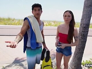 Tess Thompson B4ngbus