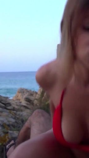 Amateur couple can't wait to get home: outdoor fuck on an empty beach   Clip 1