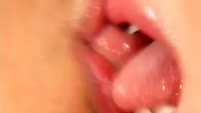 Acariciando Tetas Asiáticas Preciosas Antes de Un Oral Salvaje