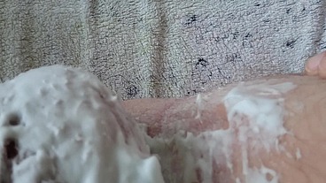 Pflegerisch erregende Rasur vom Arschloch und Hodensack