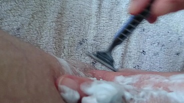Pflegerisch erregende Rasur vom Arschloch und Hodensack