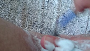 Pflegerisch erregende Rasur vom Arschloch und Hodensack