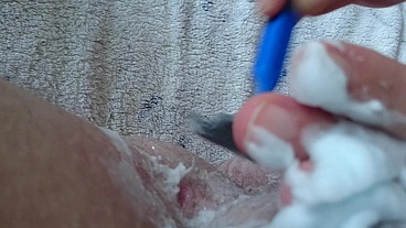 Pflegerisch erregende Rasur vom Arschloch und Hodensack