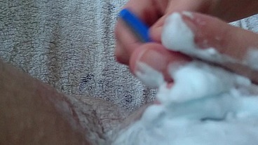 Pflegerisch erregende Rasur vom Arschloch und Hodensack