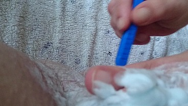 Pflegerisch erregende Rasur vom Arschloch und Hodensack