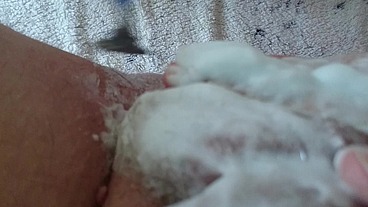 Pflegerisch erregende Rasur vom Arschloch und Hodensack