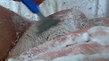 Pflegerisch erregende Rasur vom Arschloch und Hodensack
