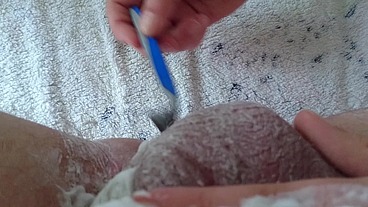 Pflegerisch erregende Rasur vom Arschloch und Hodensack