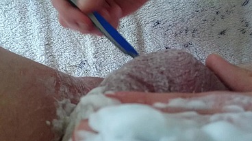 Pflegerisch erregende Rasur vom Arschloch und Hodensack