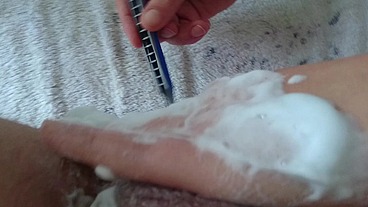 Pflegerisch erregende Rasur vom Arschloch und Hodensack