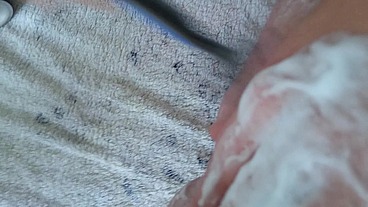 Pflegerisch erregende Rasur vom Arschloch und Hodensack