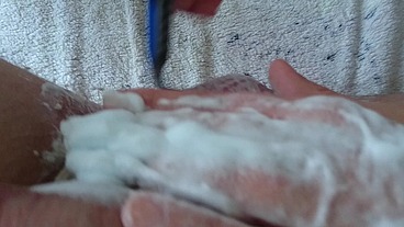 Pflegerisch erregende Rasur vom Arschloch und Hodensack