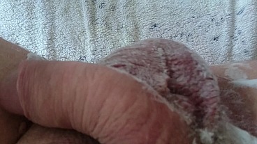 Pflegerisch erregende Rasur vom Arschloch und Hodensack