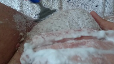 Pflegerisch erregende Rasur vom Arschloch und Hodensack
