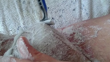 Pflegerisch erregende Rasur vom Arschloch und Hodensack